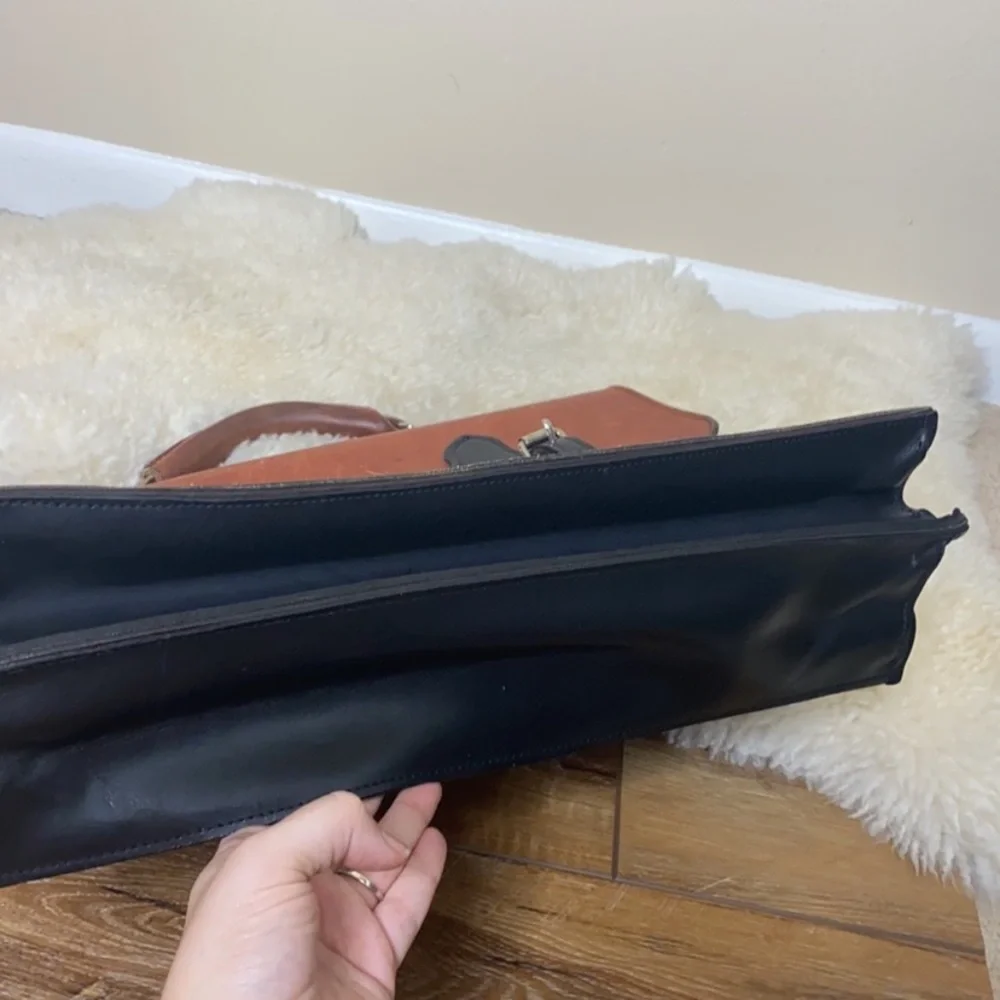 Leather Briefcase‎